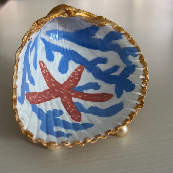 Hand Painted Seashell - Picture 1 of 2